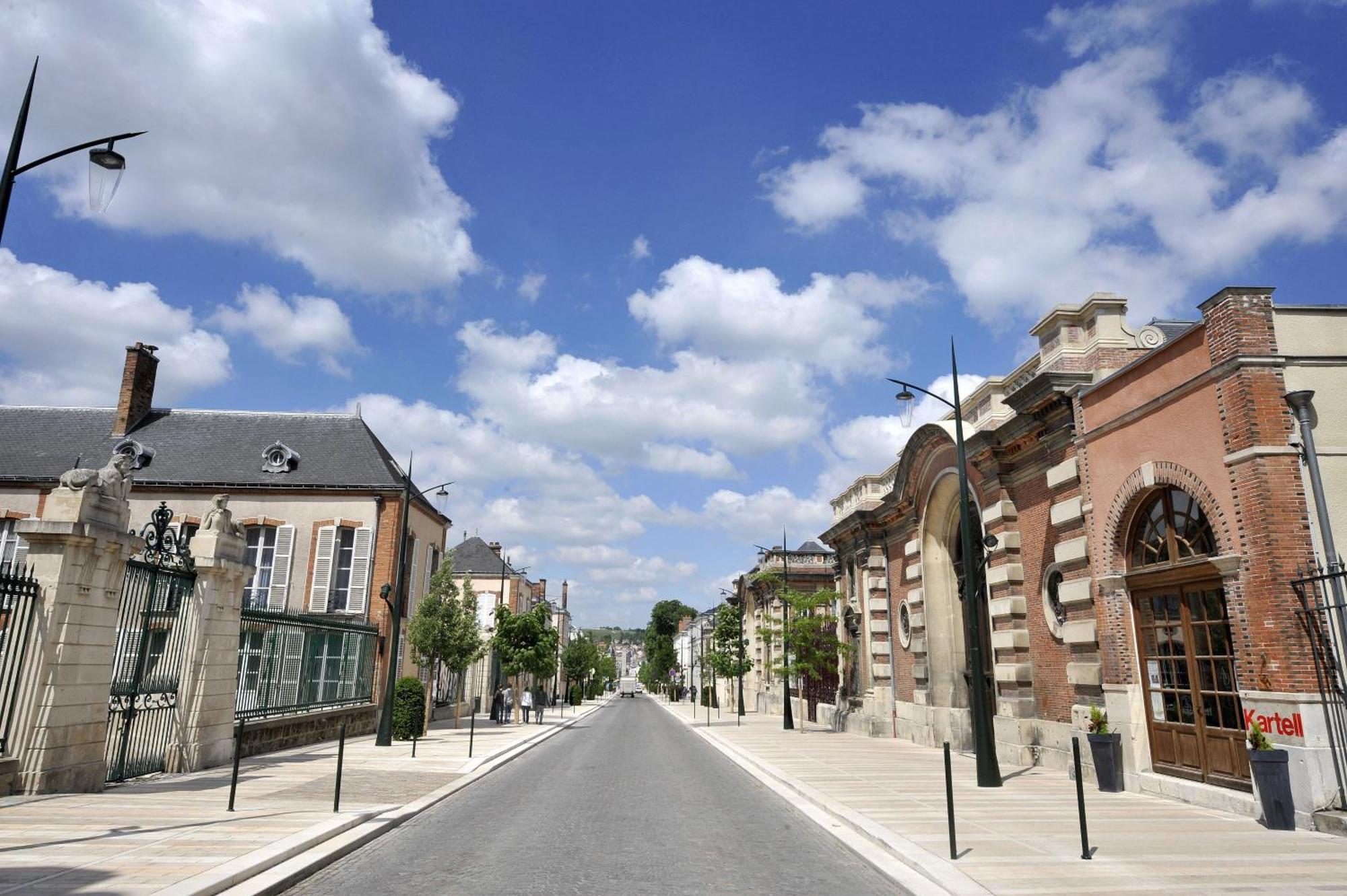 Le Cubry : Appart Hyper-Centre Avec Une Place De Parking エペルネー エクステリア 写真